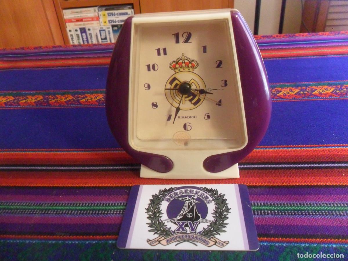 Coleccionismo deportivo: CARNET REAL MADRID DE BALONCESTO BERSERKERS XV ANIVERSARIO TEMPORADA 2019 2020 Y RELOJ DESPERTADOR.