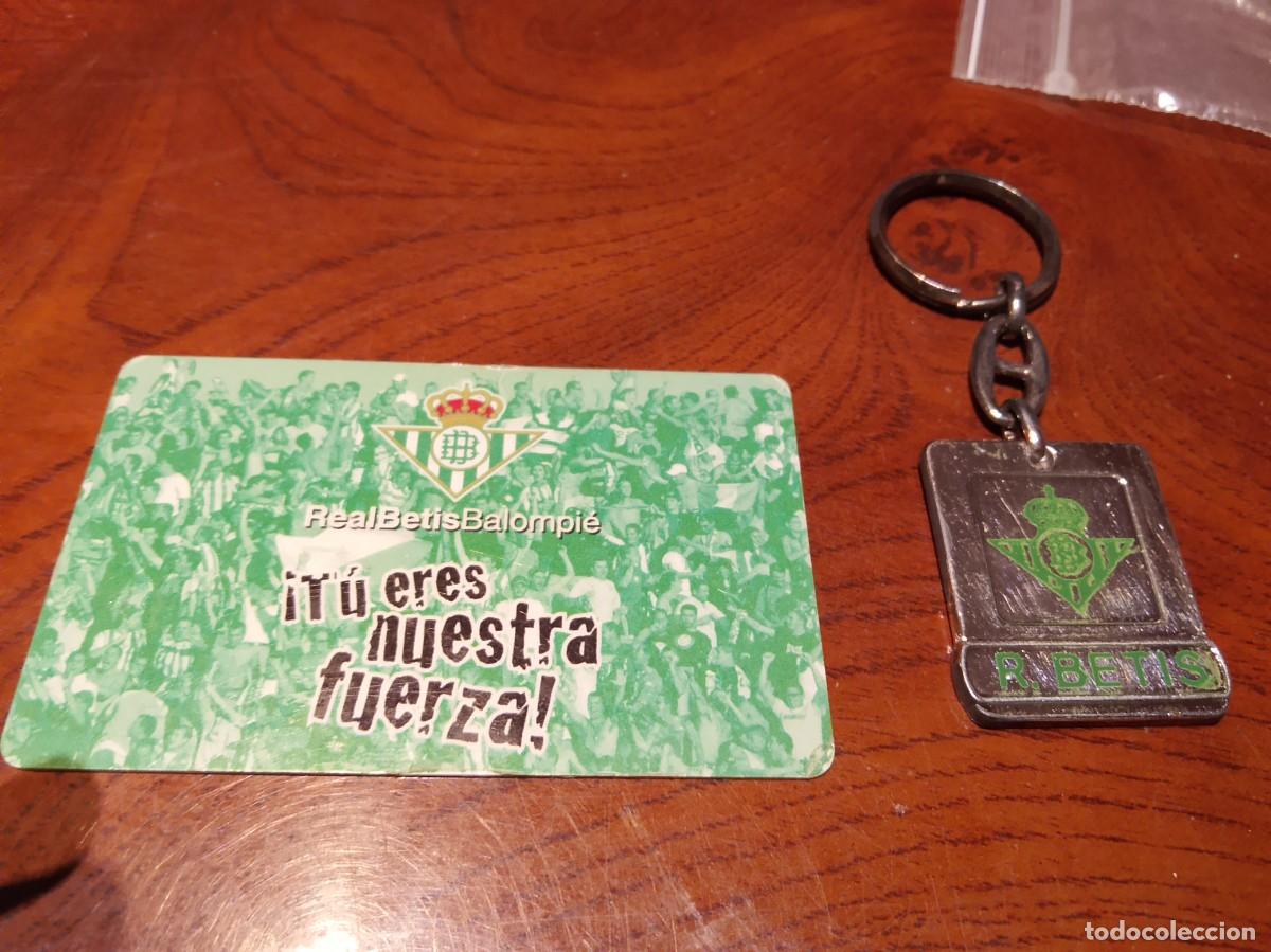 Coleccionismo deportivo: Carnet y llavero real Betis balompi&eacute;