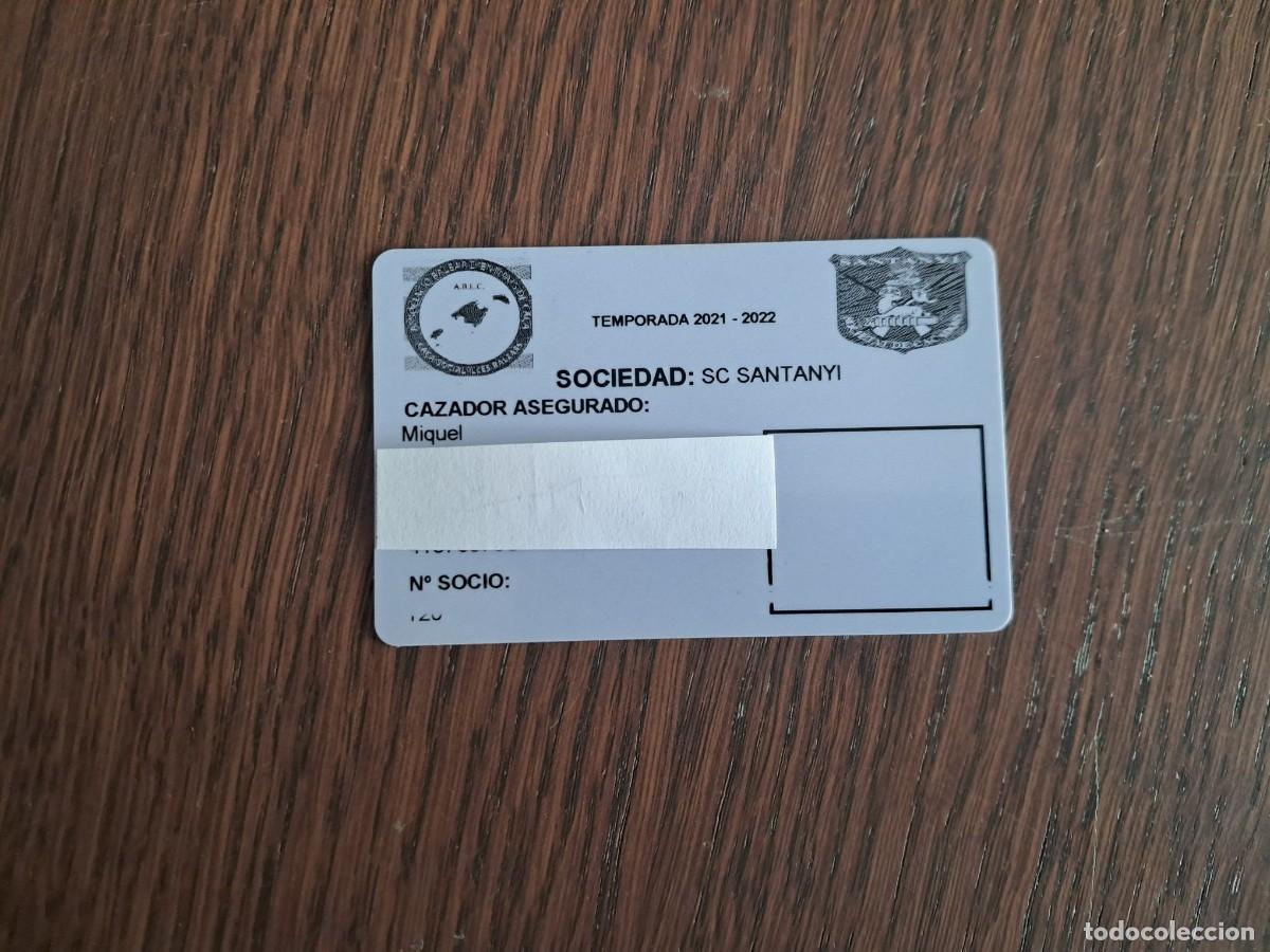 Coleccionismo deportivo: carnet de licencia de caza, societat de ca&ccedil;adors de Santany&iacute;. Mallorca. a&ntilde;o 2021-2022.