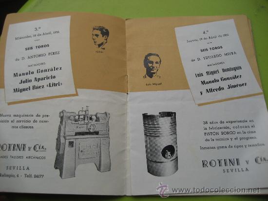 Carteles espect&aacute;culos: Sevilla. Feria de Abril. Programa de las Corridas de Toros. 1951. - Foto 2