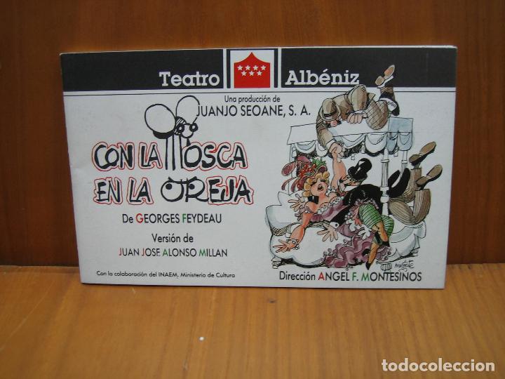 Carteles espect&aacute;culos: Programa de Teatro. Teatro Albeniz. Con la mosca en la oreja - Foto 1