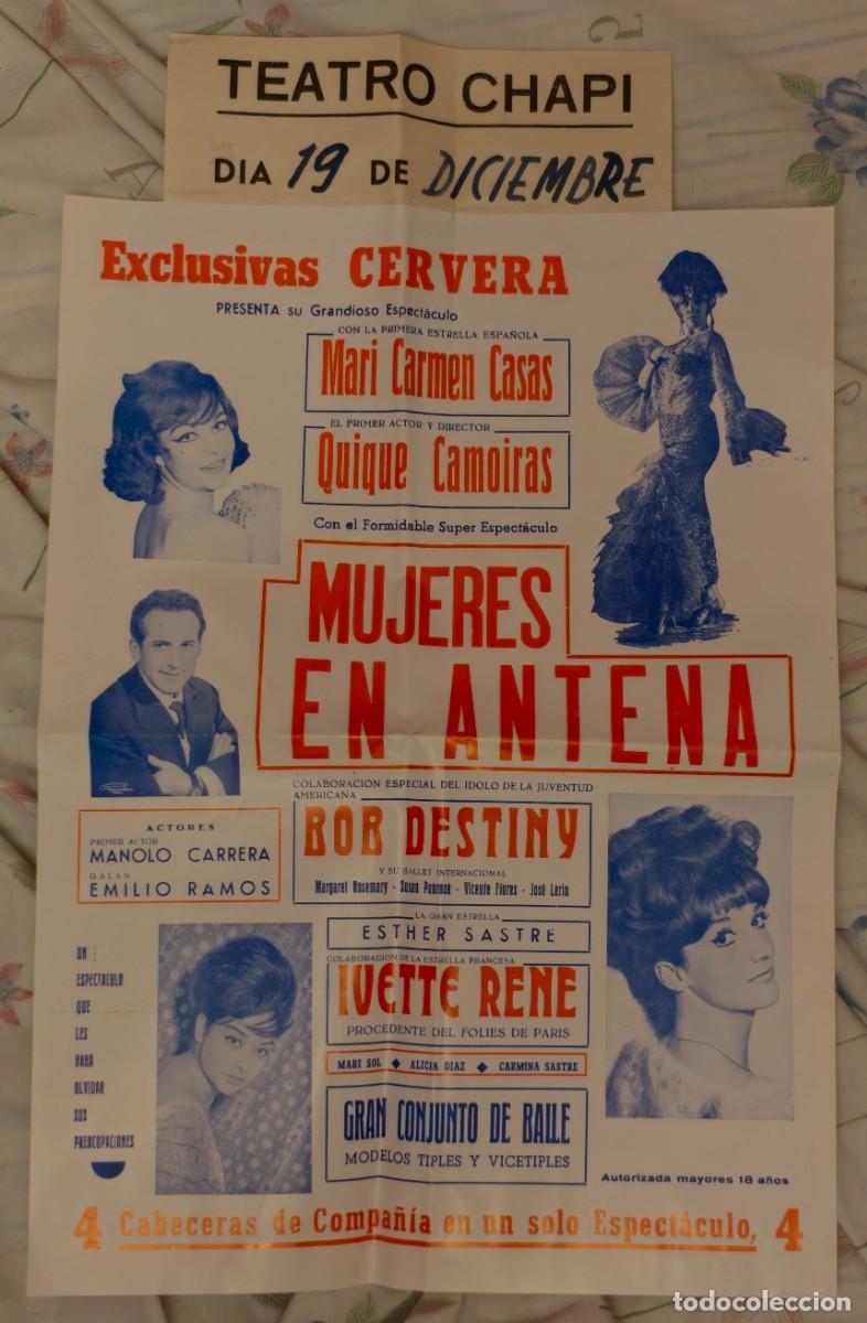 Carteles espect&aacute;culos: Cartel original Mari Carmen Casas y Quique Camoiras Mujeres en antena Teatro Chap&iacute;, Villena A&ntilde;os 60
