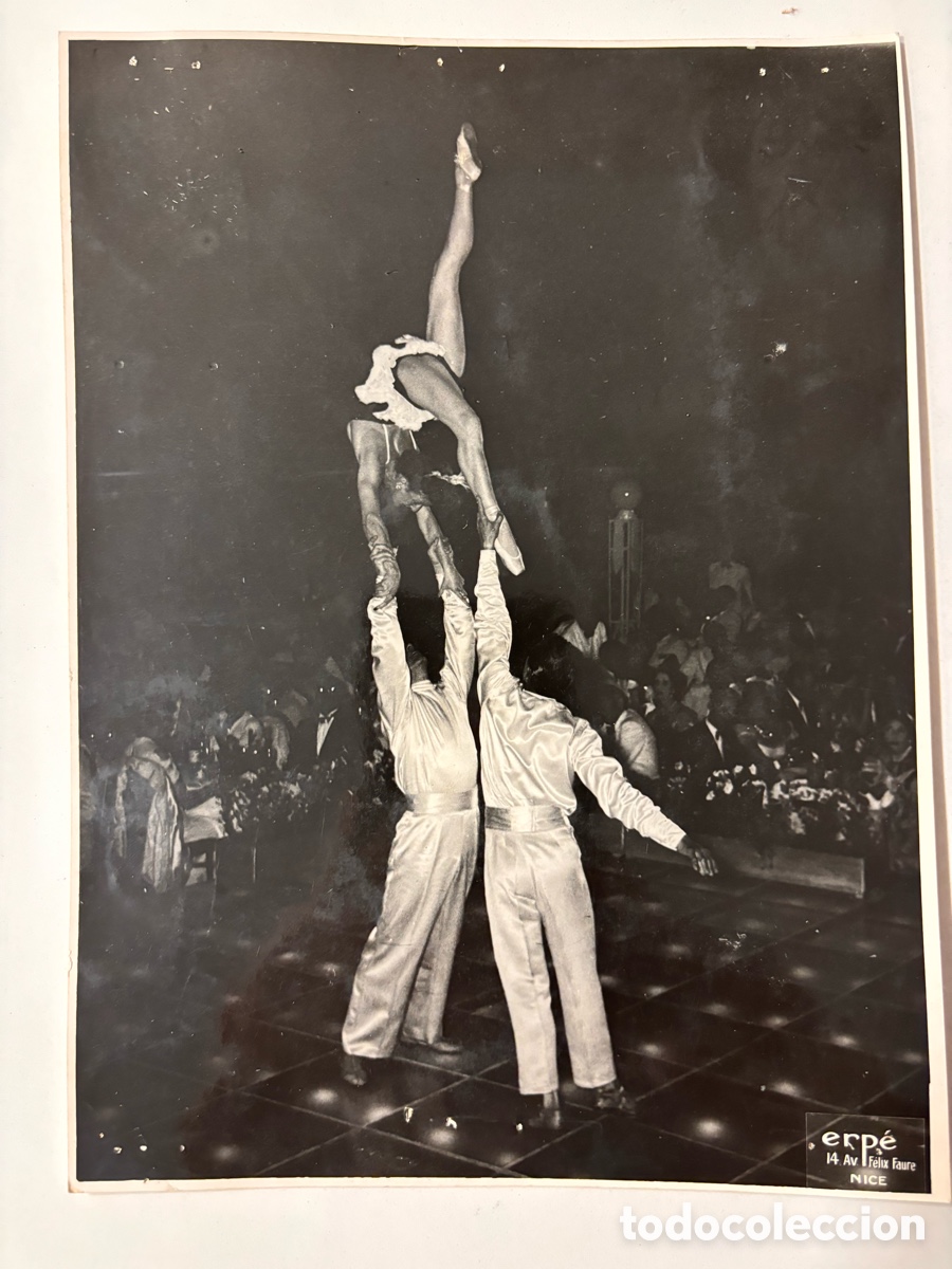 Carteles espect&aacute;culos: Foto original de acr&oacute;batas de circo