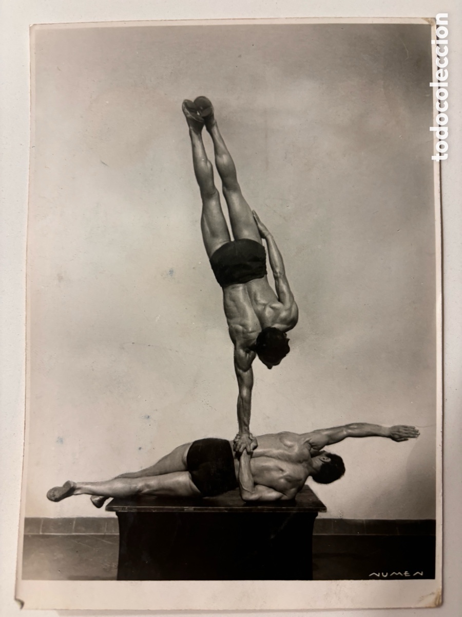 Carteles espect&aacute;culos: Foto original con aut&oacute;grafo de los acr&oacute;batas Tiroles