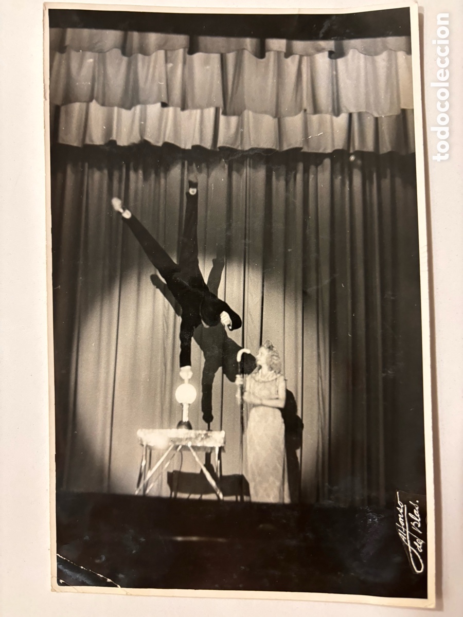 Carteles espect&aacute;culos: Foto original de acr&oacute;batas.foto Alfonso Barcelona