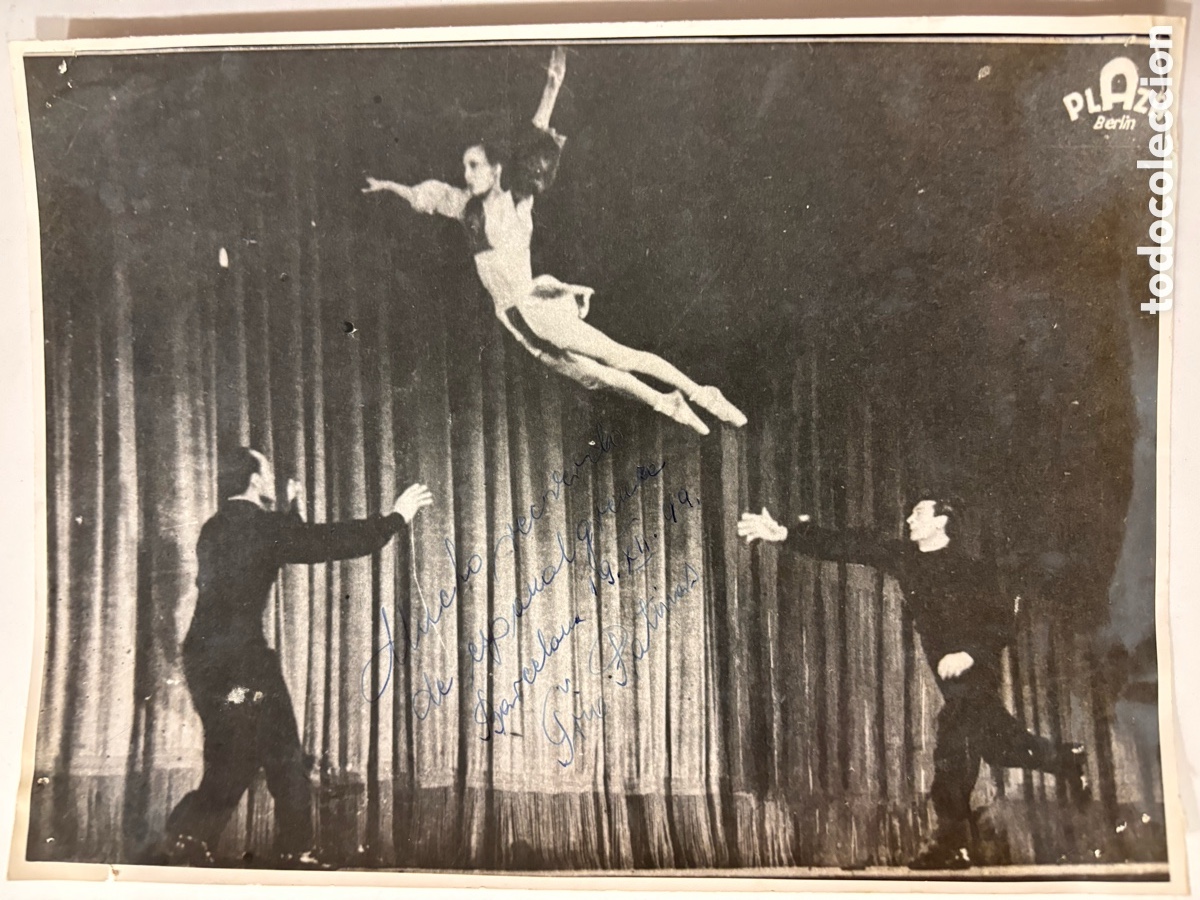 Carteles espect&aacute;culos: Foto original circo plaza Berl&iacute;n de los acr&oacute;batas tr&iacute;o Patiners
