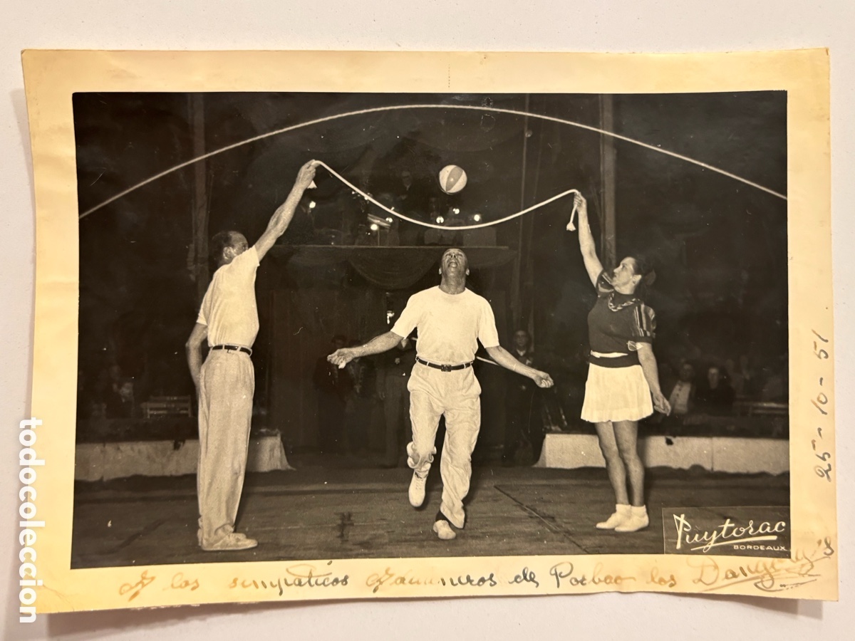 Carteles espect&aacute;culos: Foto original con aut&oacute;grafo de los malabaristas y acr&oacute;batas de circo los D,Angolys