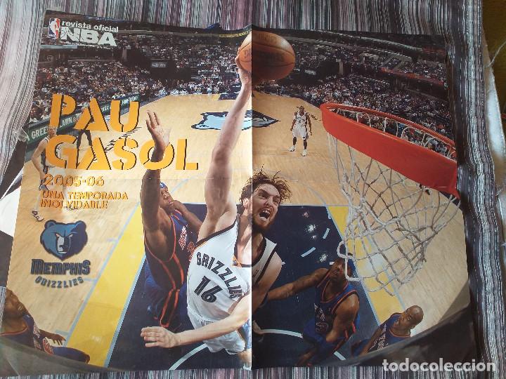 Coleccionismo deportivo: LOTE 17 POSTERS CARTELES NBA REVISTA OFICIAL TODOS FOTO PAU GASOL WILKINS KIDD CALDERÓN - Foto 13 - 236949090