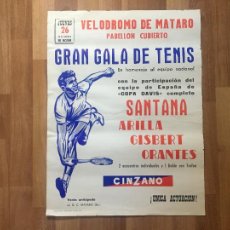 Coleccionismo deportivo: CLUB DEPORTIVO MATARO. CARTEL GRAN GALA TENIS 1967. SANTANA, ARILLA, GISBERT, ORANTES. HOMENAJE. Lote 299901523