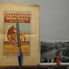 Coleccionismo deportivo: CARTEL GRAN CARRERA MOTOCICLISTA EN TETUAN 17-7 DE 1947 CON FOTO POSTAL Y PERIODICO TODO ORIGINAL