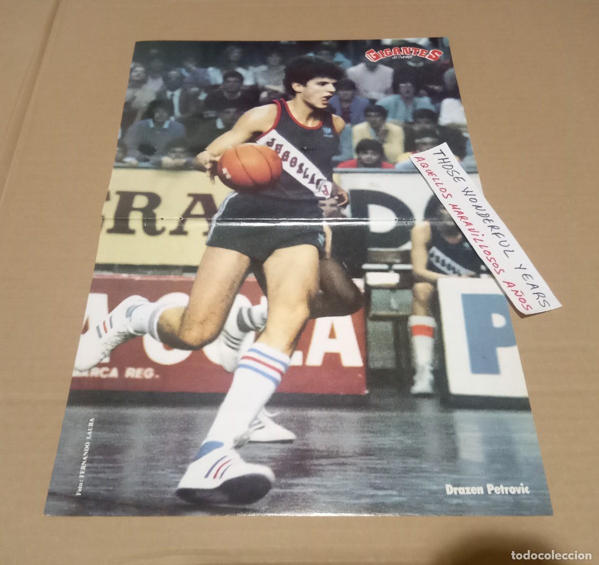 Coleccionismo deportivo: REVISTA MAGAZINE P&Oacute;STER CARTEL DRAZEN PETROVIC JUGOSLAVIA 1980s GIGANTES DEL BASKET (RF:DX)