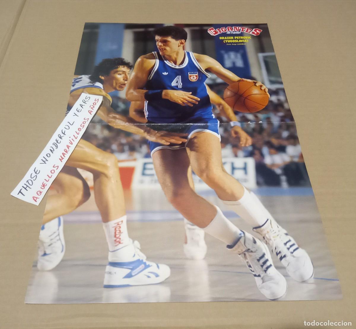 Coleccionismo deportivo: REVISTA MAGAZINE P&Oacute;STER CARTEL DRAZEN PETROVIC JUGOSLAVIA 1980s GIGANTES DEL BASKET (RF:JT)