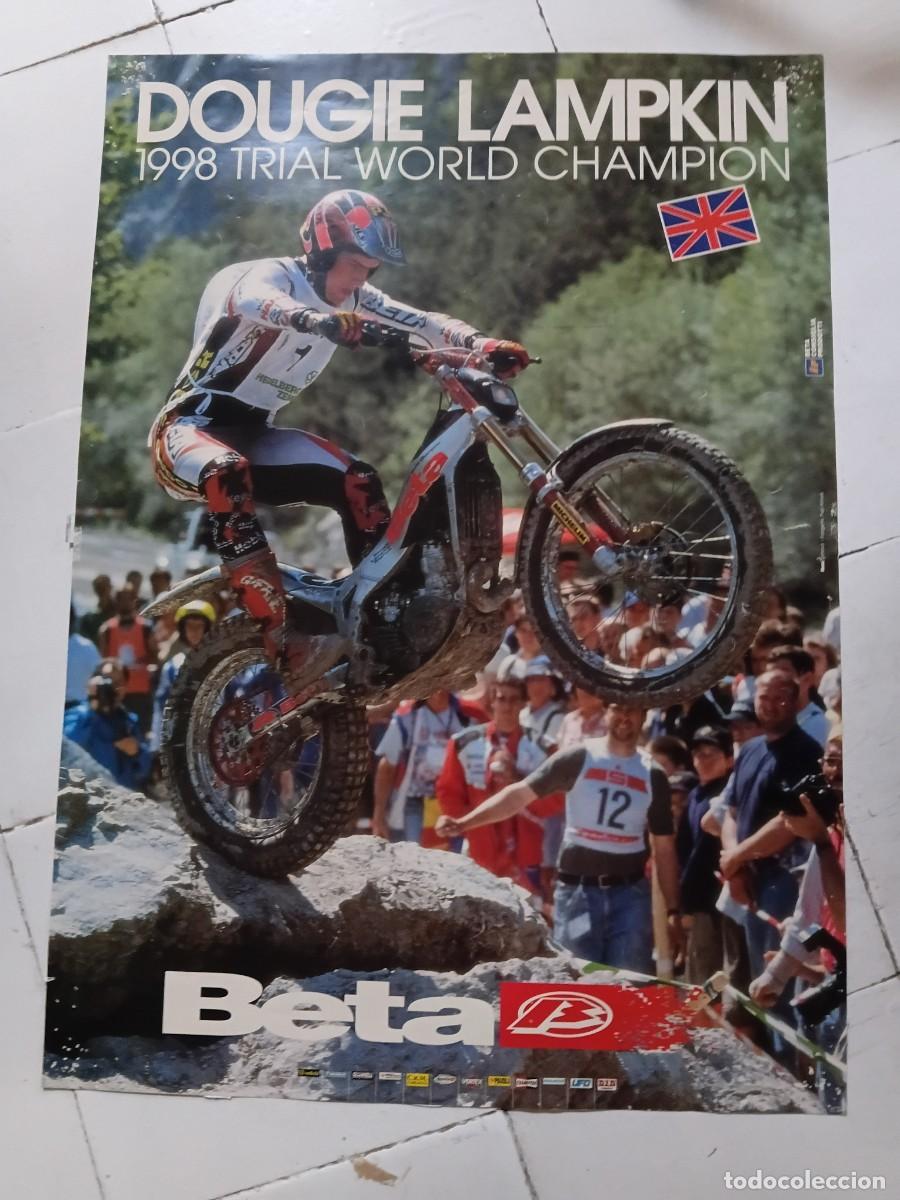 Coleccionismo deportivo: Poster de moto . BETA . DOUGIE LAMPKIN . 1998 Campeon del mundo de Trial .