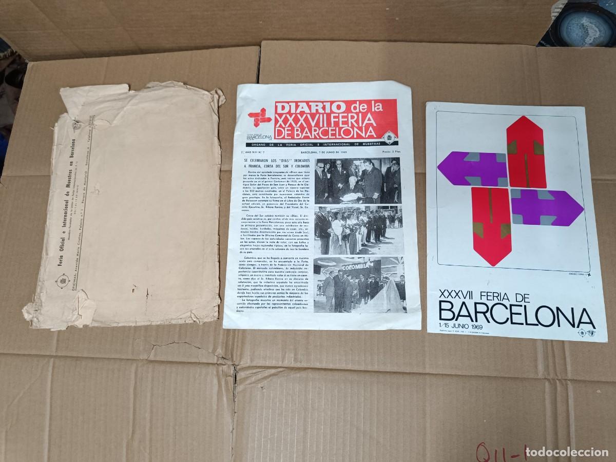 Carteles Feria: LOTE FERIA INTERNACIONAL DE MUESTRAS DE BARCELONA 1969, CARTEL EXPOSITOR Y REVISTA DIARIO P24