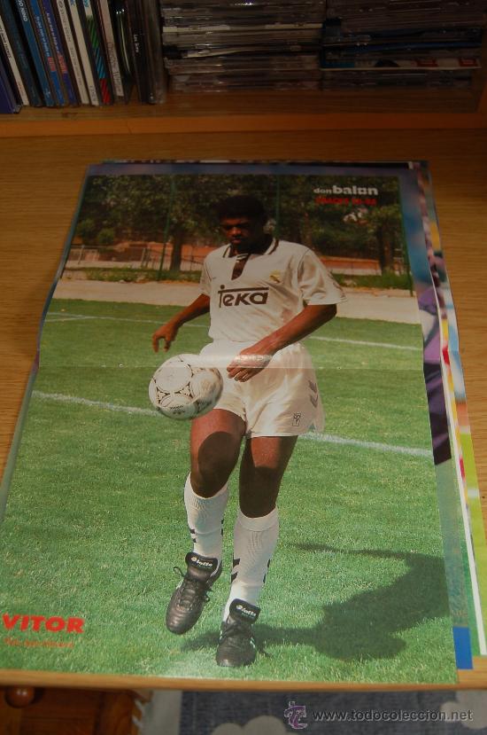 Coleccionismo deportivo: REAL MADRID : p&oacute;ster de VITOR - Foto 1