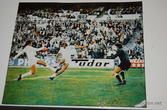 Coleccionismo deportivo: IRIBAR : Recorte en el Bernab&eacute;u, con el Athletic 1975 - Foto 1