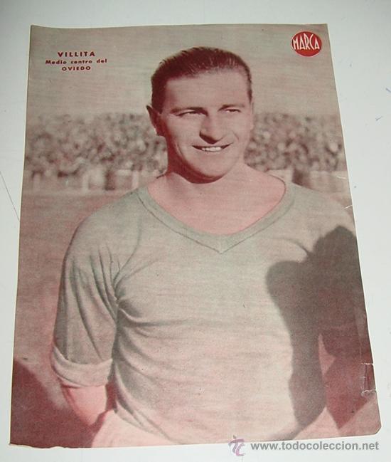 Collectionnisme sportif: CARTEL DE JUGADOR DE FUTBOL - VILLITA, MEDIO CENTRO DEL OVIEDO - MARCA - MIDE 32 X 24 CMS.