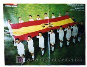 Coleccionismo deportivo: Poster recuerdo de revista. Honemaje al Real Madrid.