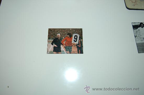 Sports collectibles: SELECCI&Oacute;N ESPA&Ntilde;OLA DE F&Uacute;TBOL: Recorte del momento del debut de LOBO CARRASCO. 1979