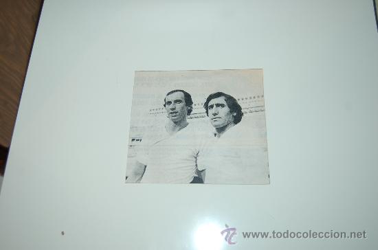 Sports collectibles: REAL MADRID: Recorte de ROBERTO MART&Iacute;NEZ y UR&Iacute;A. 1974