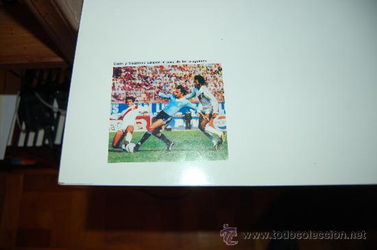 Sammelleidenschaft Sport: SELECCI&Oacute;N DE F&Uacute;TBOL DE PER&Uacute;: Recorte de CUETO y VEL&Aacute;ZQUEZ. A&ntilde;os 80