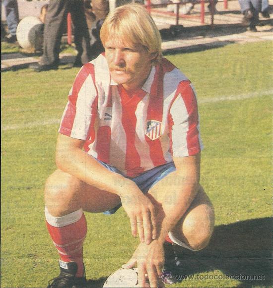 Collectionnisme sportif: ATL&Eacute;TICO DE MADRID: Gran recorte de BERND SCHUSTER