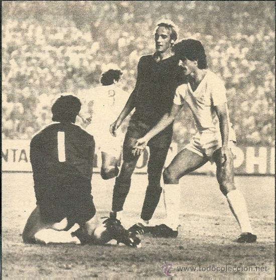 Collectionnisme sportif: REAL MADRID: Recorte de MIGUEL &Aacute;NGEL ante NEESKENS y BENITO