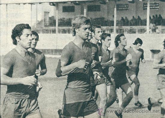 Coleccionismo deportivo: Recorte de JOHNNY REP entrenando con el Valencia - Foto 1