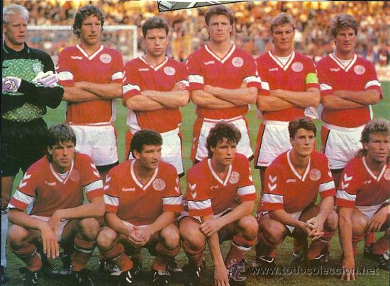 Collezionismo sportivo: SELECCION DE F&Uacute;TBOL DE DINAMARCA: Recorte de los primeros 90