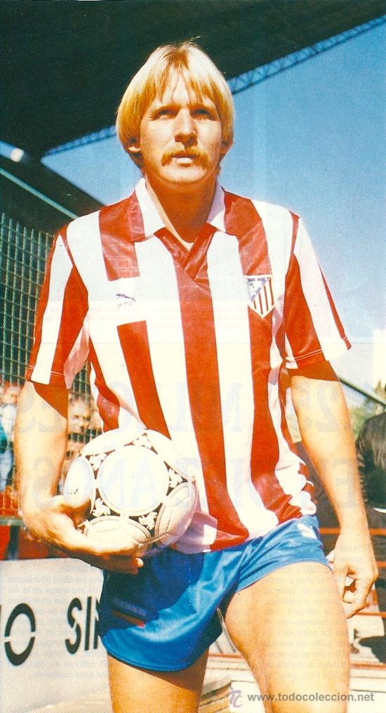 Collectionnisme sportif: ATL&Eacute;TICO DE MADRID: Gran recorte de BERND SCHUSTER. 1990