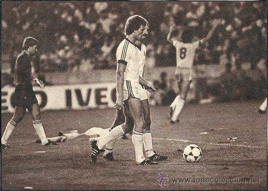 Collezionismo sportivo: SELECCI&Oacute;N DE F&Uacute;TBOL DE BRASIL: Recorte de SERGINHO, alegre por un gol. 1982