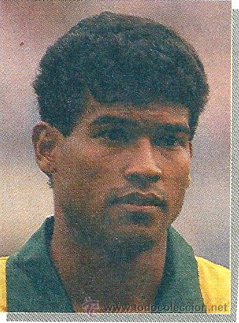 Collezionismo sportivo: SELECCI&Oacute;N DE F&Uacute;TBOL DE BRASIL: Recorte de MULLER y GEOVANI ( al dorso ). 1990