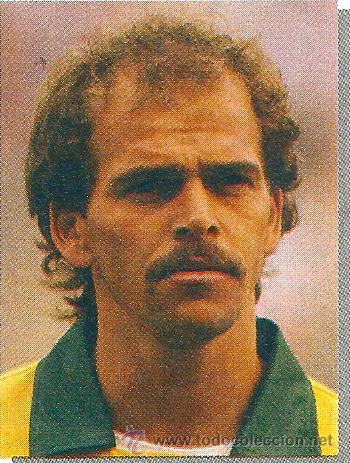 Colecionismo desportivo: SELECCI&Oacute;N DE F&Uacute;TBOL DE BRASIL: Recorte de ALEMAO y CARECA ( al dorso ). 1990