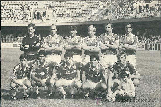 Colecionismo desportivo: REAL MURCIA: Recorte de una formaci&oacute;n en el Mini Estadi. Finales de los 80