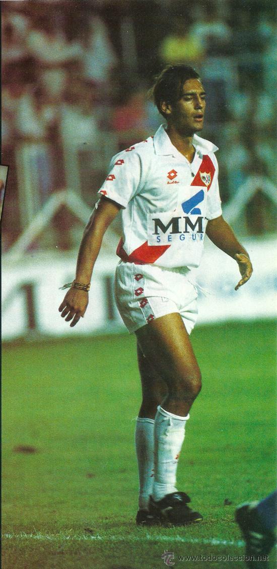 Sports collectibles: AD. RAYO VALLECANO: Gran recorte de ISMAEL URZ&Aacute;IZ. A&ntilde;os 90