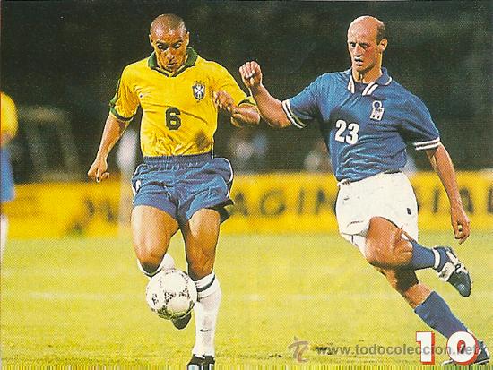 Sammelleidenschaft Sport: SELECCI&Oacute;N DE F&Uacute;TBOL DE BRASIL: Recorte de Roberto Carlos en pugna con el italiano LOMBARDO