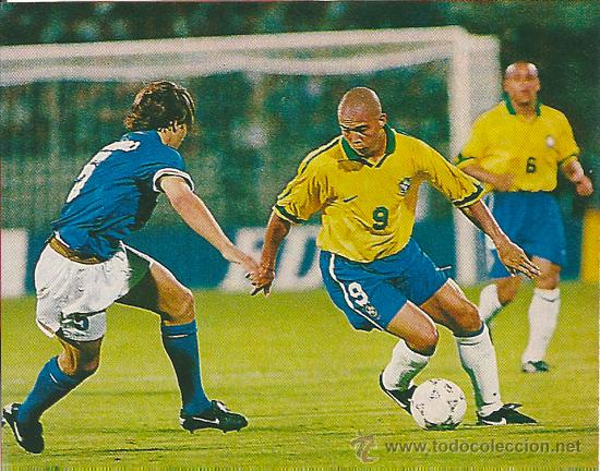 Sports collectibles: SELECCI&Oacute;N DE F&Uacute;TBOL DE BRASIL: Recorte de RONALDO