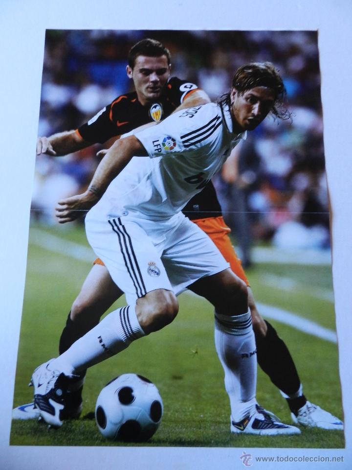 Coleccionismo deportivo: POSTER SERGIO RAMOS (REAL MADRID) - BERBATOV (MANCHESTER UNITED) 08/09 - FUTBOL LIFE 2008/2009