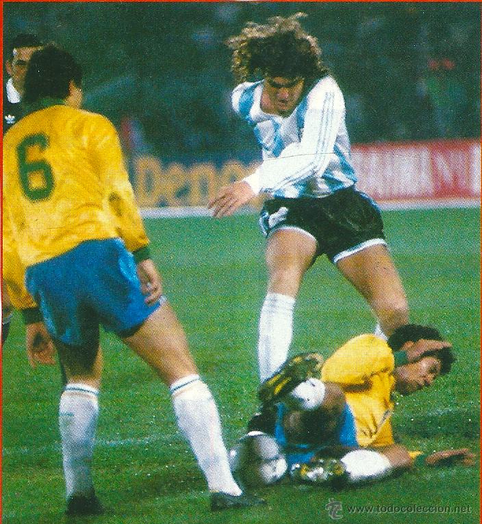 Collezionismo sportivo: SELECCION DE F&Uacute;TBOL DE BRASIL: Recorte de dos jugadores brasile&ntilde;os junto a Dar&iacute;o Franco