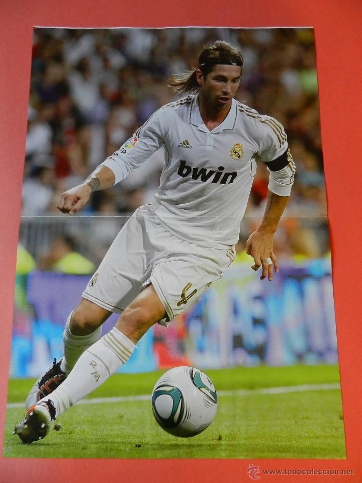 Coleccionismo deportivo: POSTER SERGIO RAMOS (REAL MADRID) - ROBBEN (BAYERN MUNICH) 11/12 - FUTBOLISTA LIGA 2011/2012
