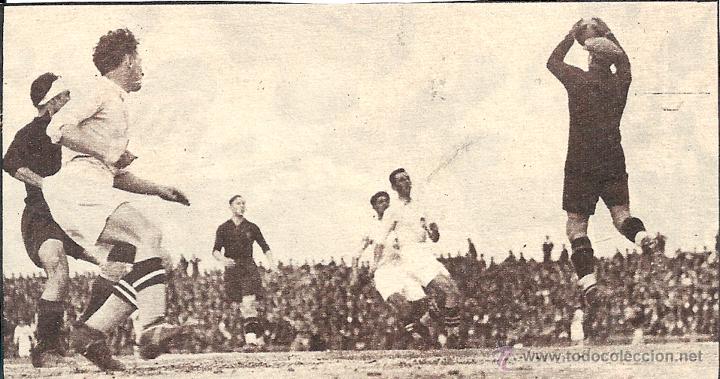 Collezionismo sportivo: RICARDO ZAMORA: Recorte blocando en un partido internacional. A&ntilde;os 30