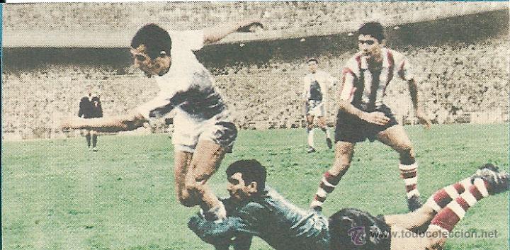 Collezionismo sportivo: REAL MADRID: Recorte de IRIBAR haciendo penalty a AMANCIO en 1968