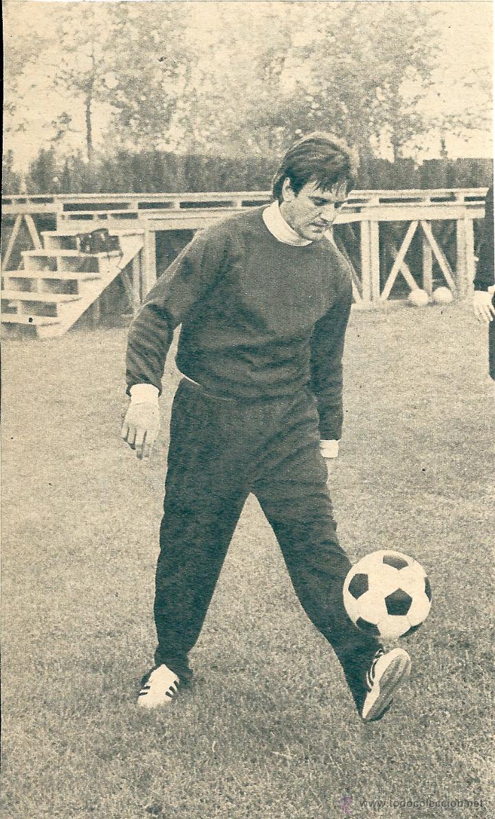 Collezionismo sportivo: SELECCI&Oacute;N ESPA&Ntilde;OLA DE F&Uacute;TBOL: Recorte de Fidel URIARTE entrenando. Primeros a&ntilde;os 70