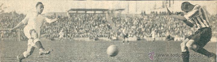 Collezionismo sportivo: REAL MADRID: Recorte de LU&Iacute;S REGUEIRO disparando a puerta