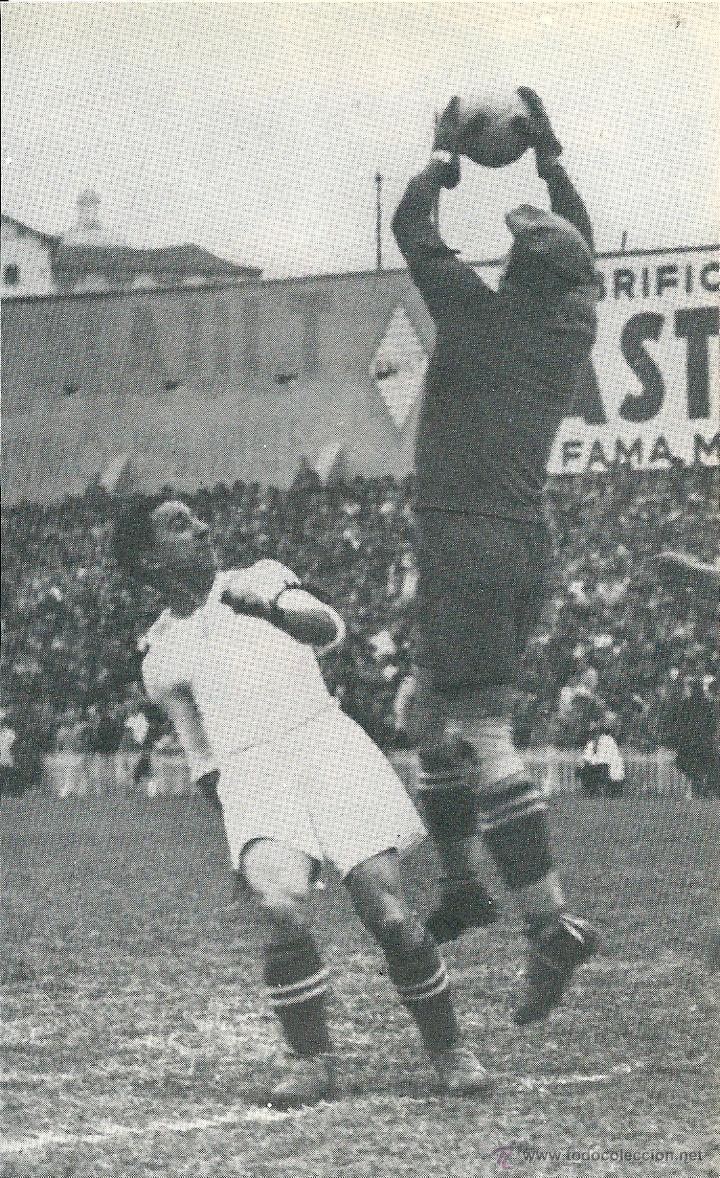 Collezionismo sportivo: RICARDO ZAMORA: Precioso recorte blocando un bal&oacute;n