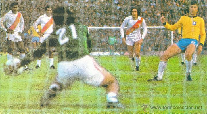 Collezionismo sportivo: SELECCI&Oacute;N DE F&Uacute;TBOL DE BRASIL: recorte de ZICO lanzando un penalty