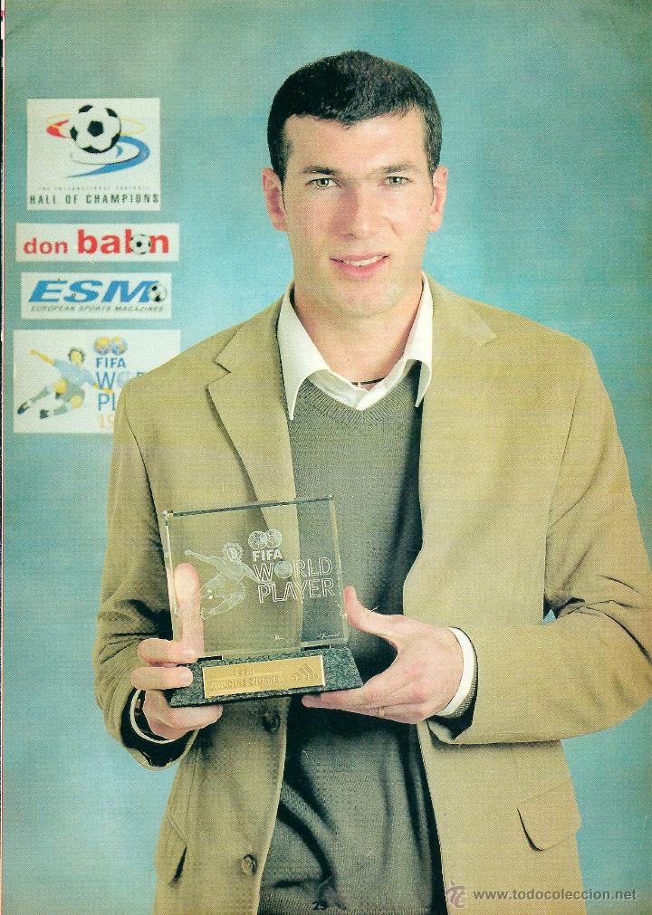 Coleccionismo deportivo: Minip&oacute;ster de Zinedine ZIDANE vestido de calle