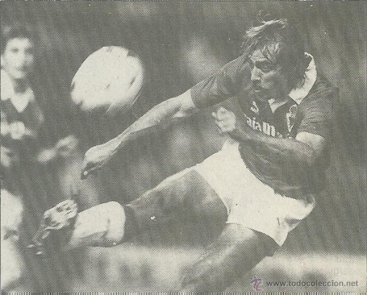 Collectionnisme sportif: REAL MURCIA: Recorte de Paco CL&Oacute;S chutando