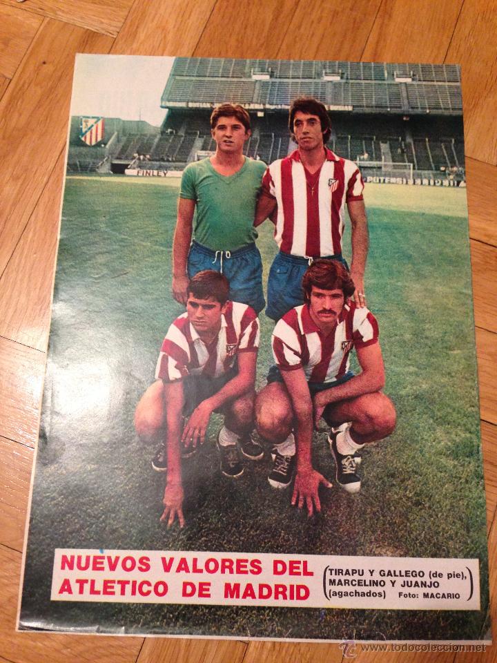 Coleccionismo deportivo: CARTEL POSTER FUTBOL AS COLOR TIRAPU SIERRA MARCELINO JUANJO ATLETICO MADRID