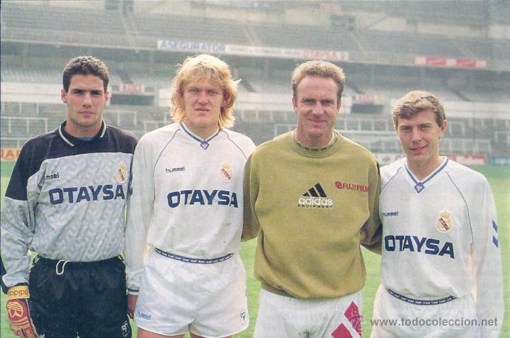 Sports collectibles: REAL MADRID: Recorte de RUMMENIGGE con JUANMI, PROSINECKI y BUTRAGUE&Ntilde;O